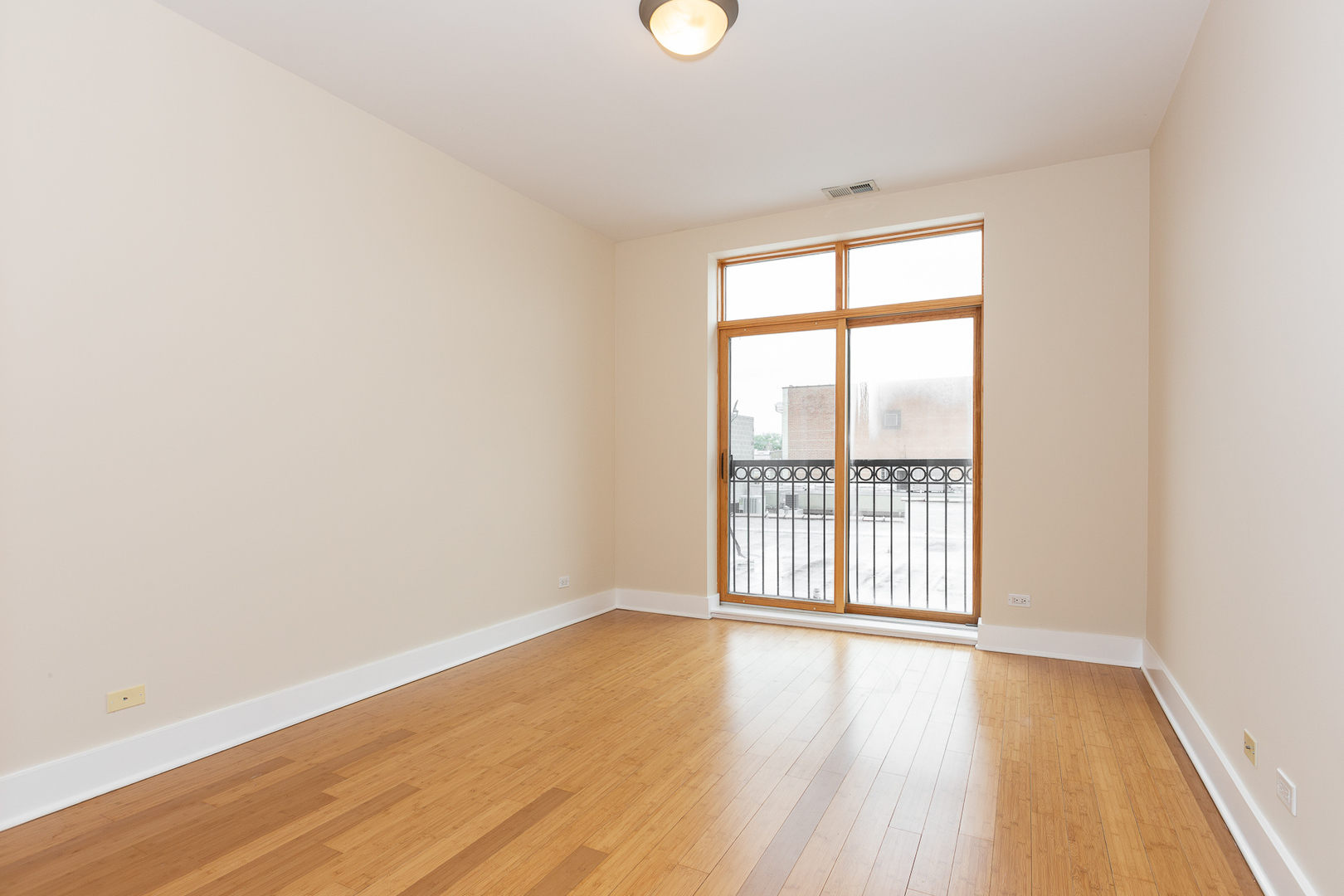 5766 N LINCOLN Avenue 205