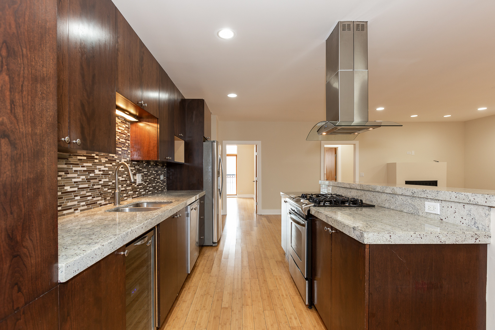 5766 N LINCOLN Avenue 205