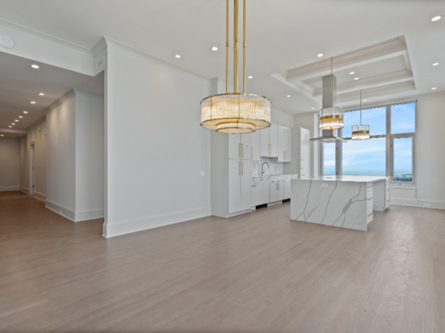 132 E Delaware Place 6205-07
