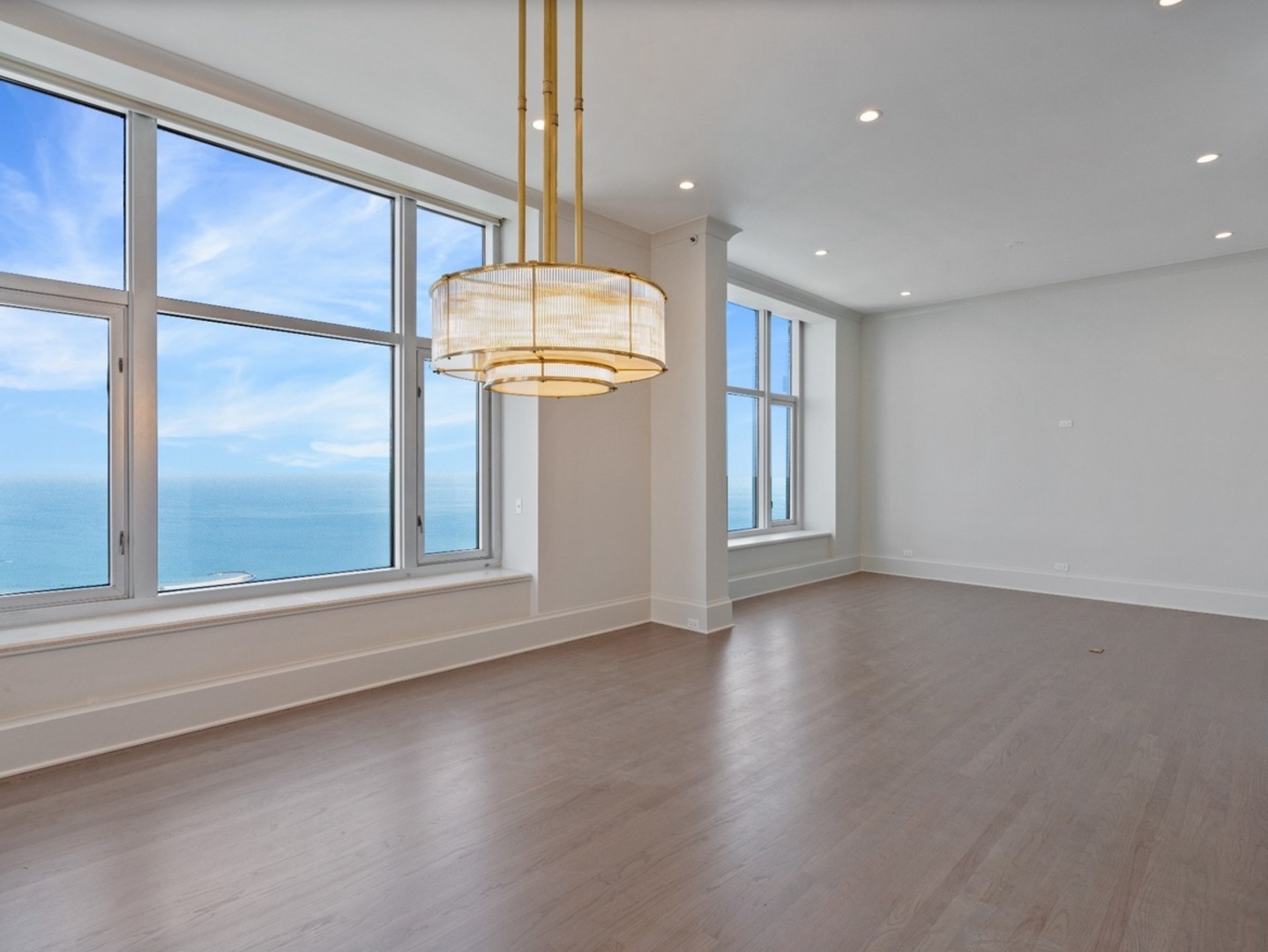 132 E Delaware Place 6205-07