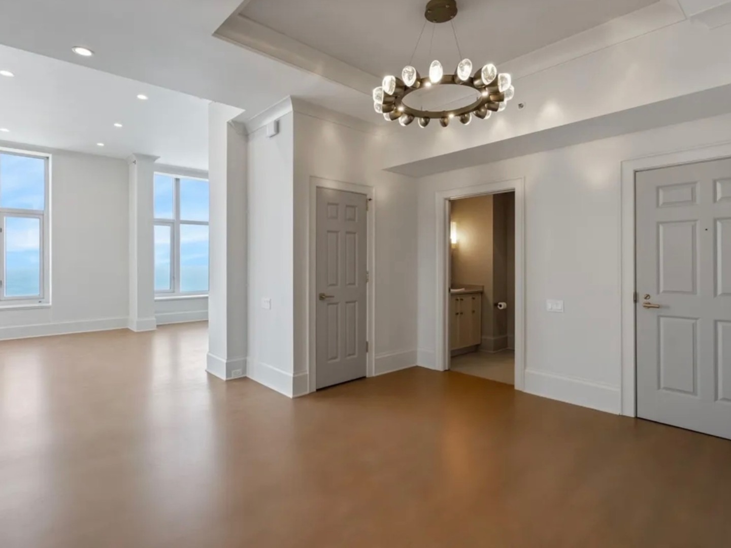 132 E Delaware Place 6205-07