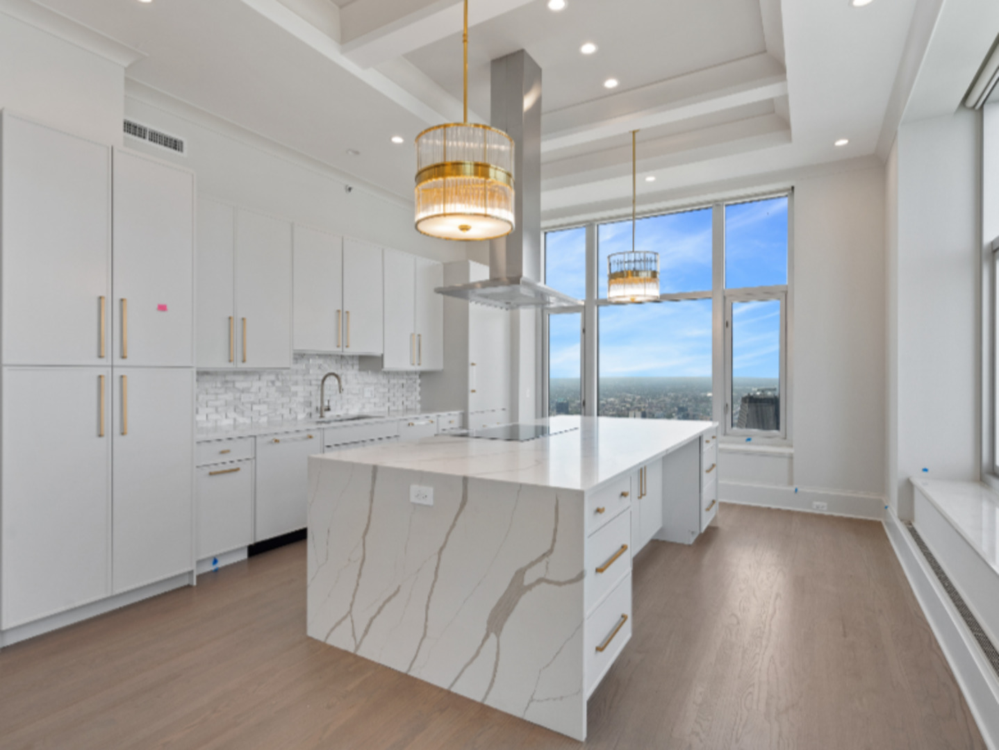 132 E Delaware Place 6205-07