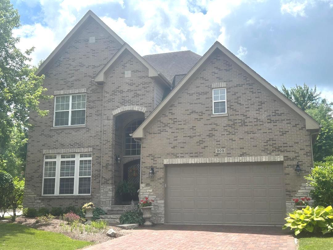 909 Red Oak Drive