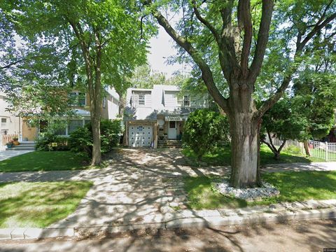 Photo of 2814 W Balmoral Avenue, Chicago, IL 60625 (MLS # 12610605)