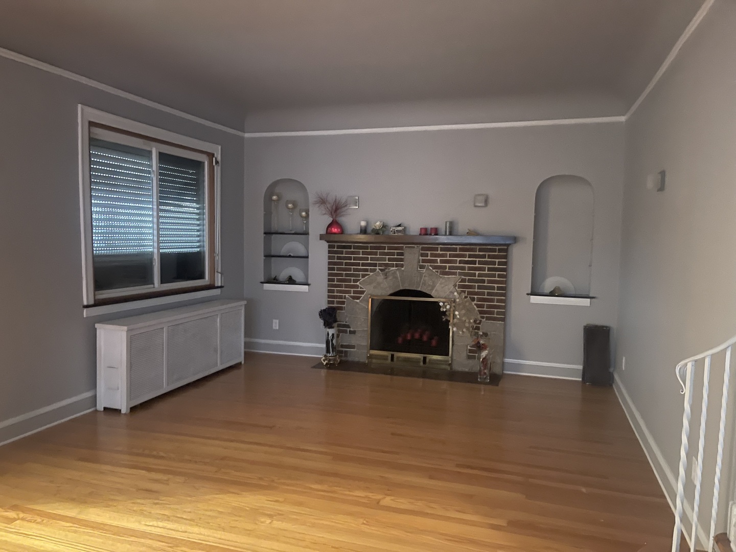 1534 E 86th Place