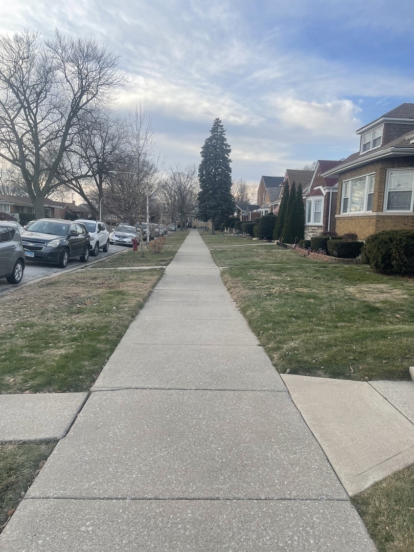 1534 E 86th Place