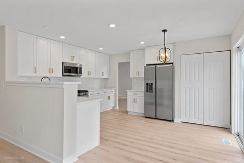 Tiny photo for 16447 Coventry Lane, Crest Hill, IL 60403 (MLS # 12635476)