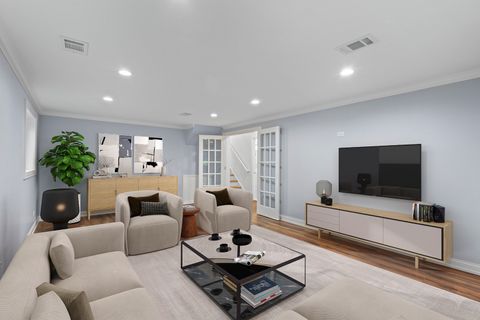 Tiny photo for 223 Kenloch Avenue, Libertyville, IL 60048 (MLS # 12584790)