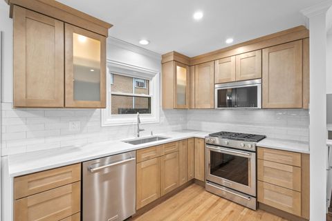 Tiny photo for 223 Kenloch Avenue, Libertyville, IL 60048 (MLS # 12584790)