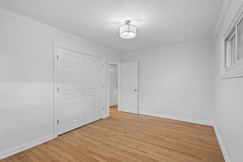 Tiny photo for 223 Kenloch Avenue, Libertyville, IL 60048 (MLS # 12584790)