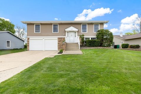 Photo of 324 Byron Avenue, Bloomingdale, IL 60108 (MLS # 12640996)