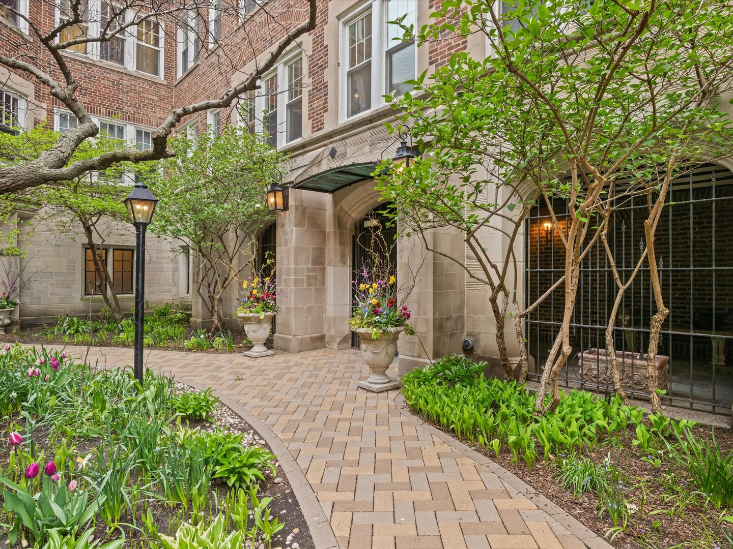 6334 N Sheridan Road 3F