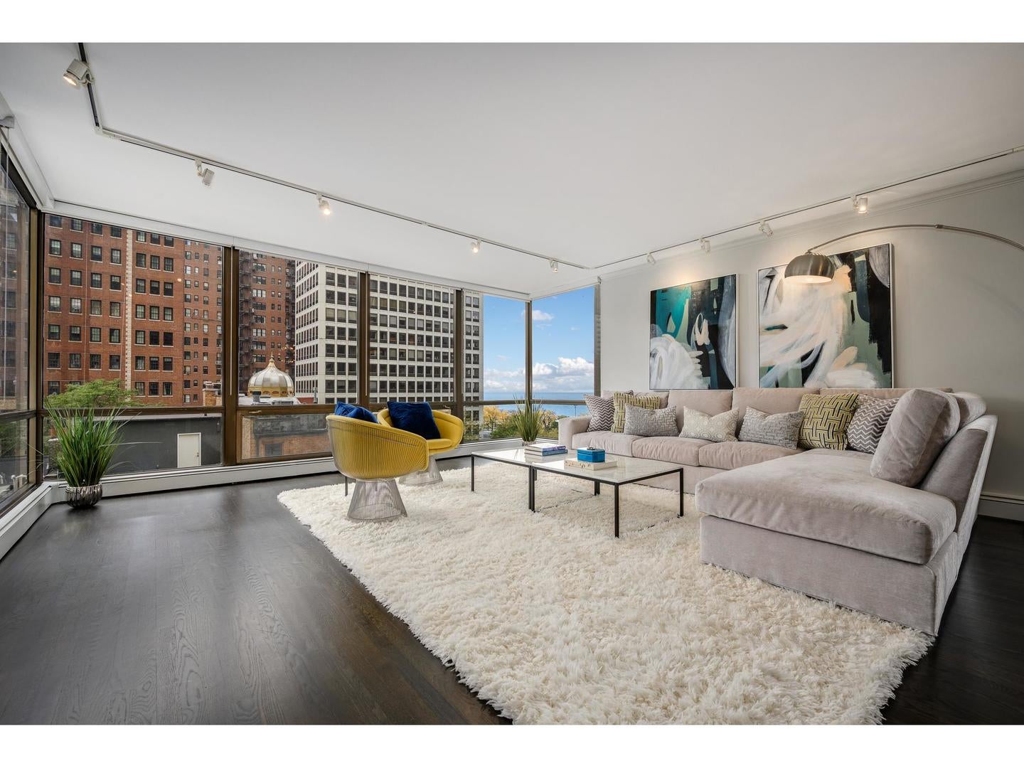 100 E Bellevue Place 6A