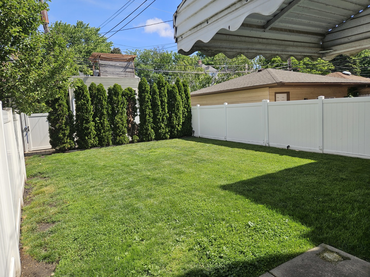 2020 W Waveland Avenue