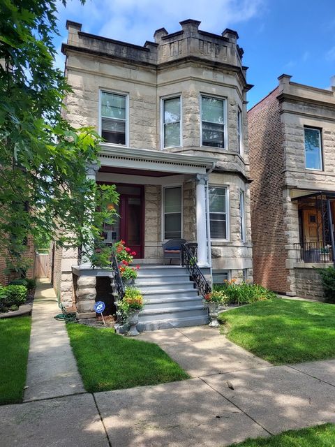 Photo of 2020 W Waveland Avenue, Chicago, IL 60618 (MLS # 12610973)