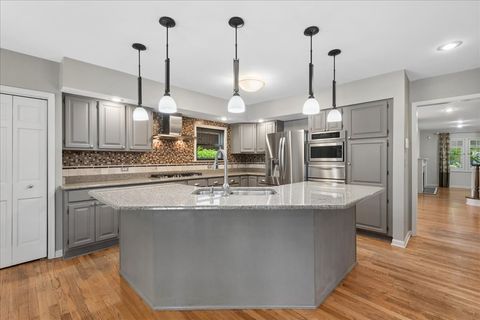 Tiny photo for 708 Courtland Avenue, Park Ridge, IL 60068 (MLS # 12663309)