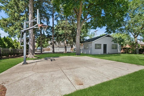 Tiny photo for 708 Courtland Avenue, Park Ridge, IL 60068 (MLS # 12663309)