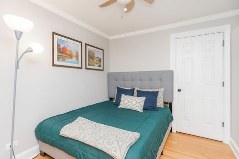 Tiny photo for 4144 N Sheridan Road #409, Chicago, IL 60613 (MLS # 12503283)