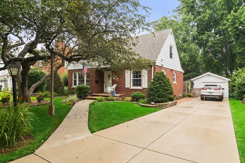 Tiny photo for 501 N Douglas Avenue, Arlington Heights, IL 60004 (MLS # 12655562)