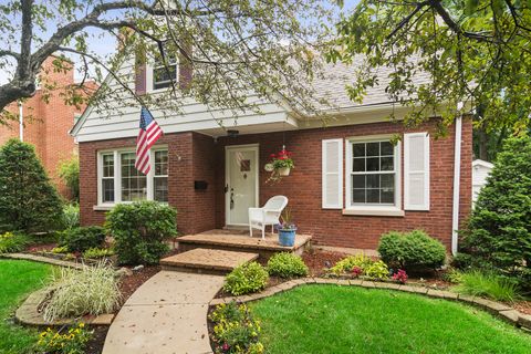 Photo of 501 N Douglas Avenue, Arlington Heights, IL 60004 (MLS # 12655562)