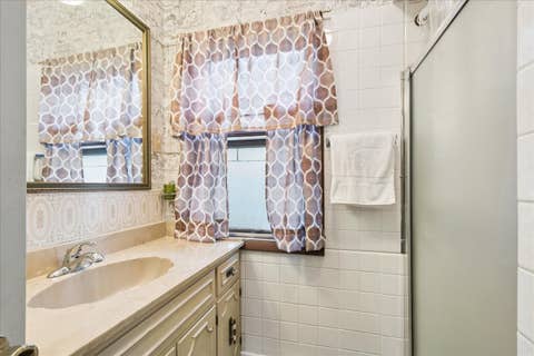 Tiny photo for 609 Forest Edge Lane, Des Plaines, IL 60016 (MLS # 12584516)