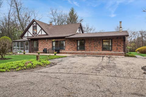 Tiny photo for 609 Forest Edge Lane, Des Plaines, IL 60016 (MLS # 12584516)