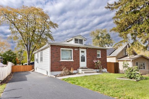 Photo of 916 N Clarendon Drive, Round Lake Beach, IL 60073 (MLS # 12513082)