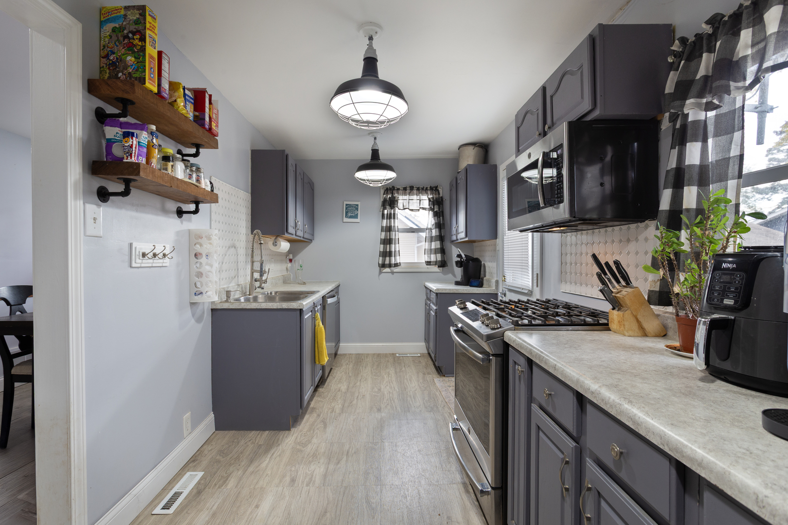 916 N Clarendon Drive