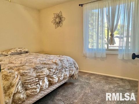 Tiny photo for 3550 DEVILS GLEN Road, Bettendorf, IA 52722 (MLS # QC4267787)