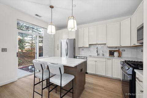 Tiny photo for 2958 Langston Circle #2958, St. Charles, IL 60175 (MLS # 12568930)