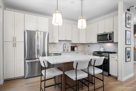 Tiny photo for 2958 Langston Circle #2958, St. Charles, IL 60175 (MLS # 12568930)