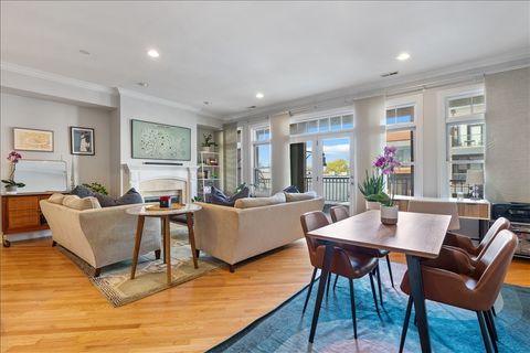 Tiny photo for 3058 N Lincoln Avenue #3, Chicago, IL 60657 (MLS # 12618752)