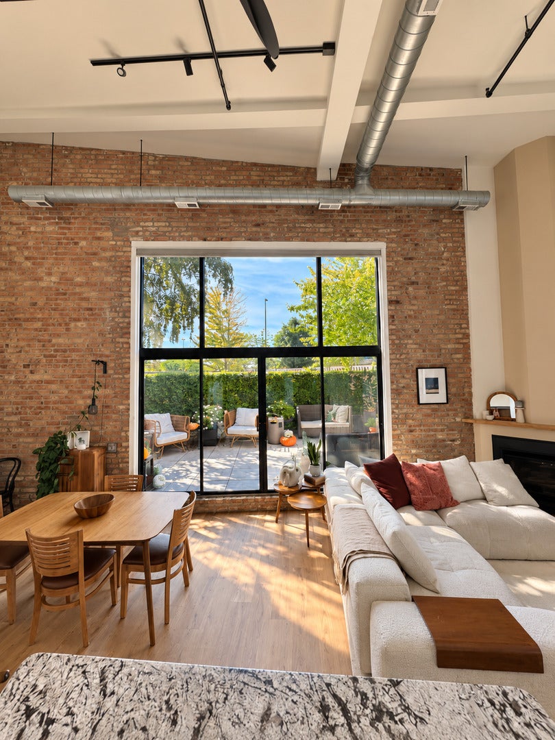 2614 N Clybourn Avenue 115