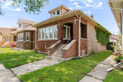 Tiny photo for 10708 S Avenue E, Chicago, IL 60617 (MLS # 12689063)