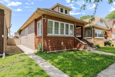 Tiny photo for 10708 S Avenue E, Chicago, IL 60617 (MLS # 12689063)
