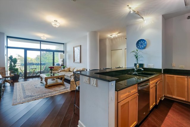 1322 S Prairie Avenue 406