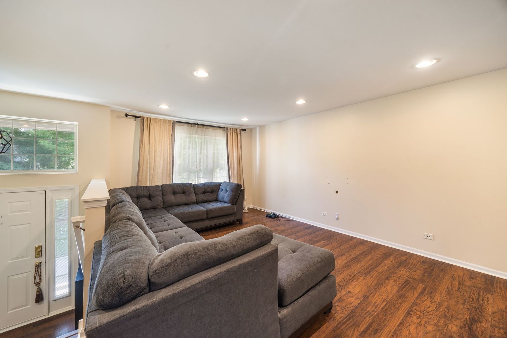 893 EMERALD Drive