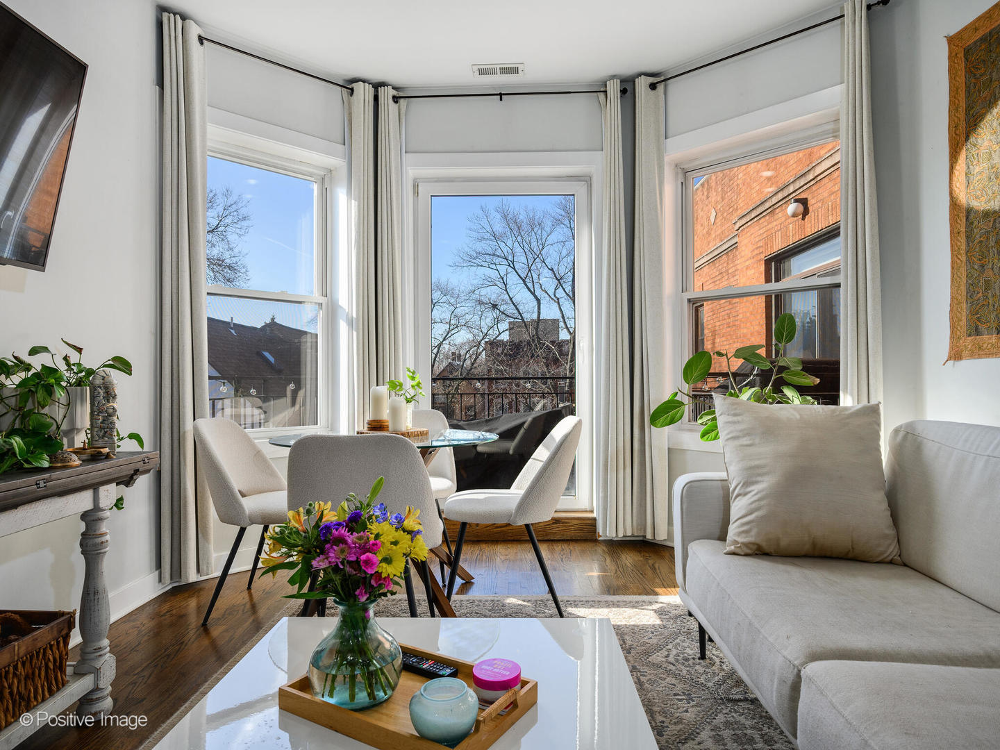 2537 N Sawyer Avenue 3A