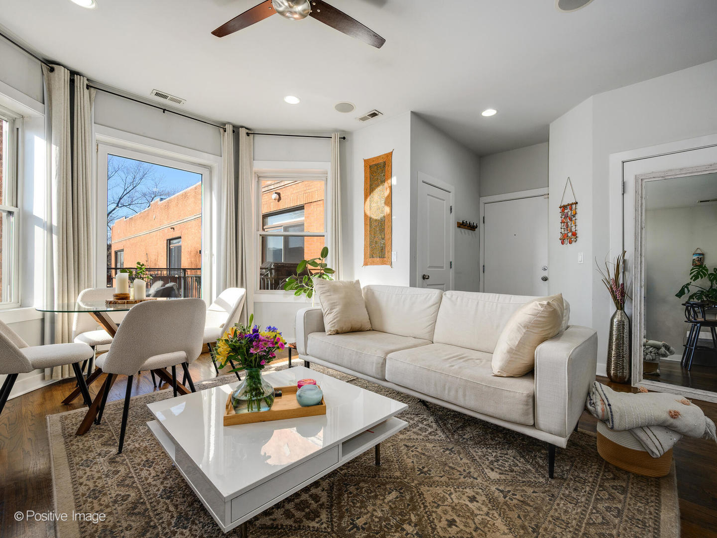 2537 N Sawyer Avenue 3A