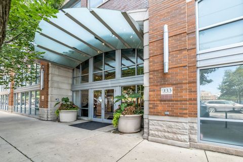 Photo of 933 W Van Buren Street #326, Chicago, IL 60607 (MLS # 12488973)