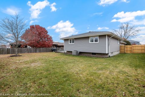 Tiny photo for 11610 Glenview Drive, Orland Park, IL 60467 (MLS # 12521778)