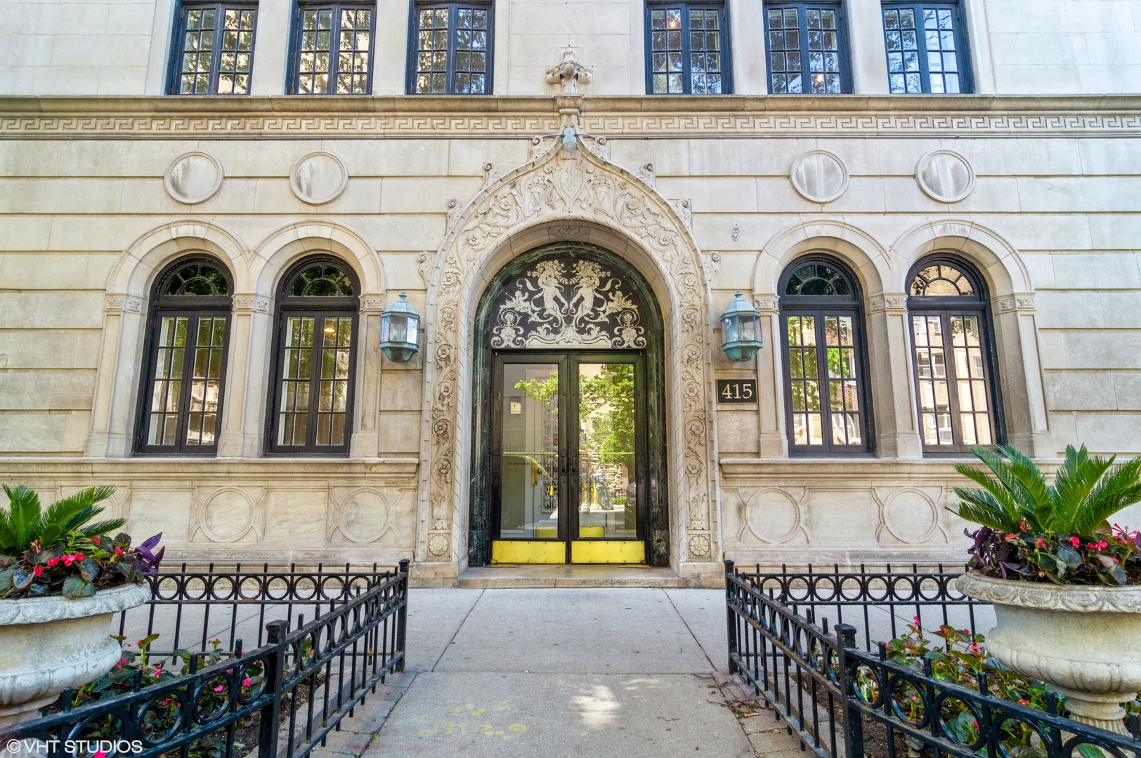 415 W ALDINE Avenue 9C