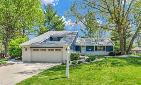 Photo of 1912 Woodfield Road, Champaign, IL 61822 (MLS # 12345773)