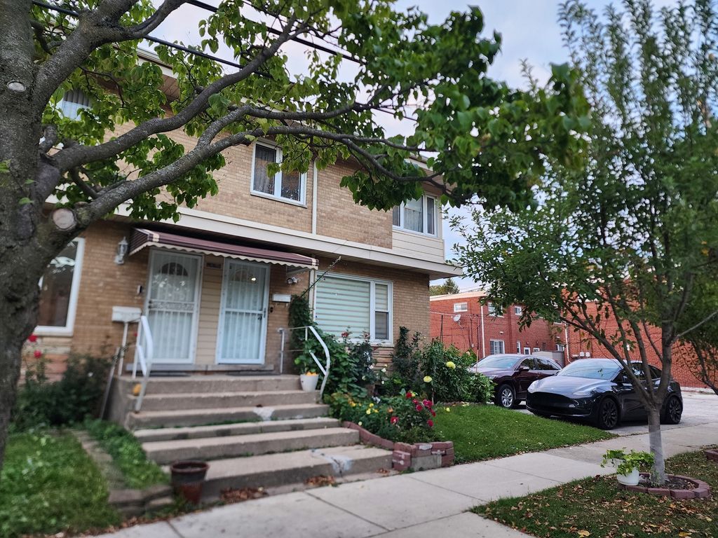 Photo for 7638 Knox Avenue, Skokie, IL 60076 (MLS # 12491532)