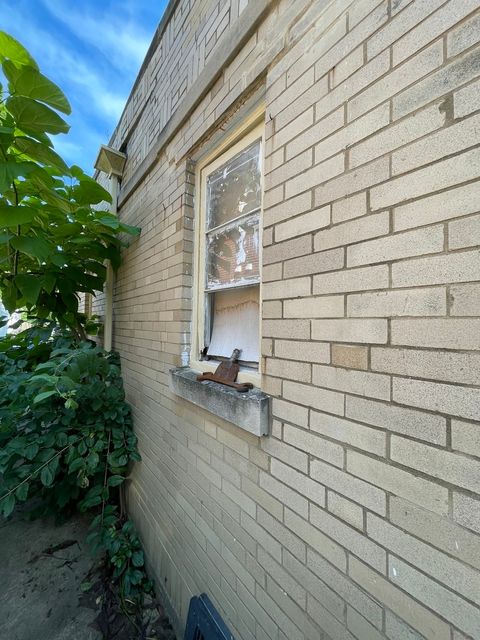 Tiny photo for 6131 N Leader Avenue, Chicago, IL 60646 (MLS # 12162056)