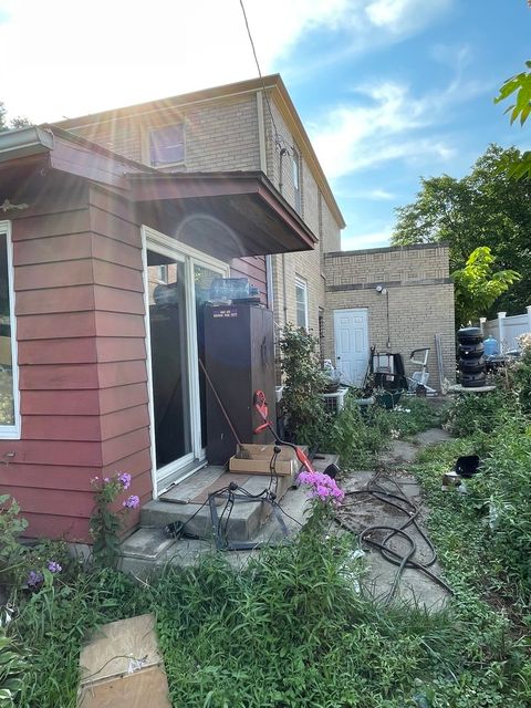 Tiny photo for 6131 N Leader Avenue, Chicago, IL 60646 (MLS # 12162056)