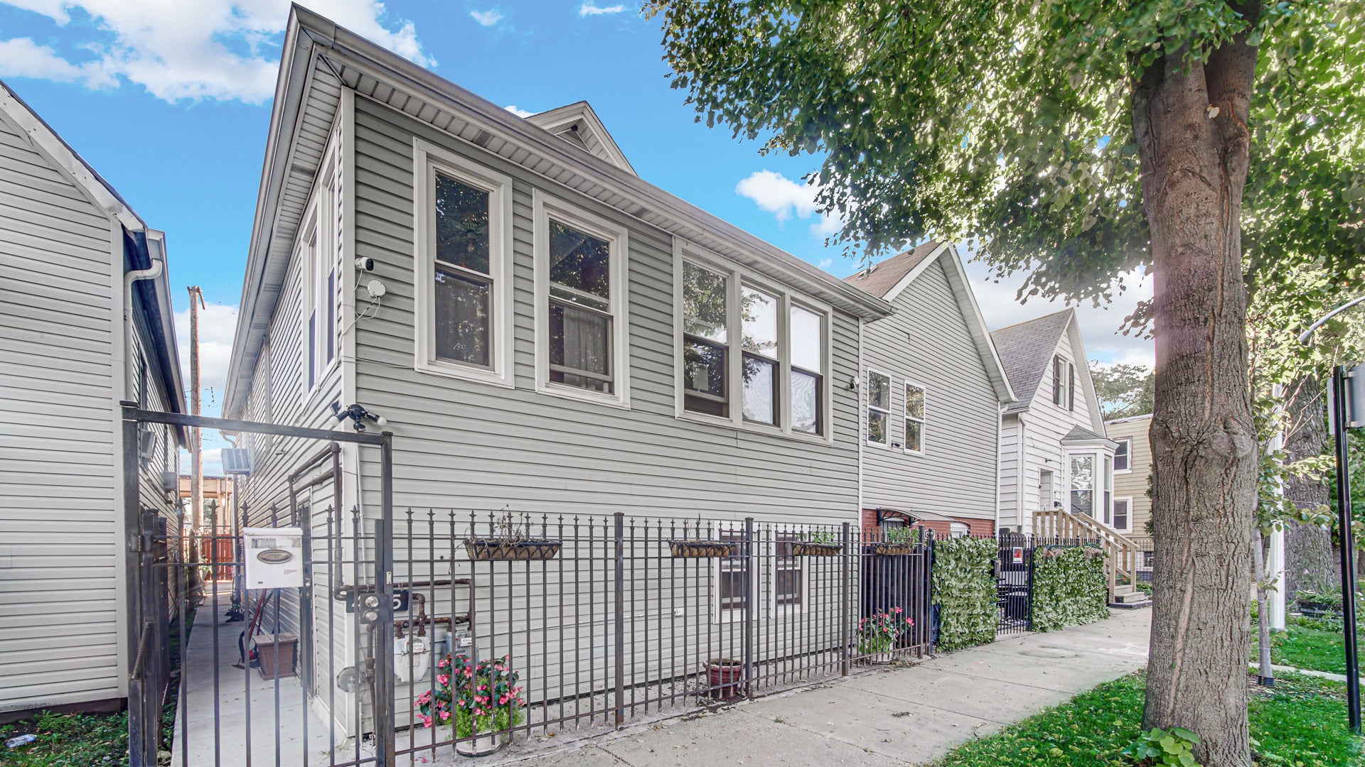 4425 W Carroll Avenue