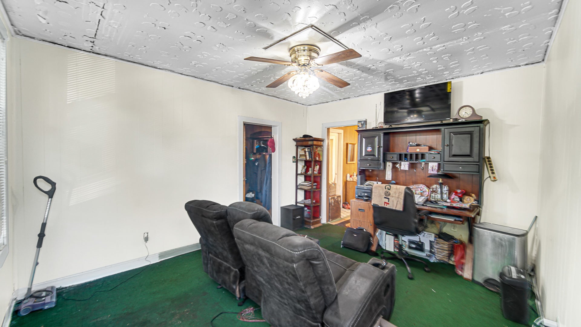 4425 W Carroll Avenue