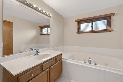 Tiny photo for 1343 Knollwood Circle, Crystal Lake, IL 60014 (MLS # 12606125)