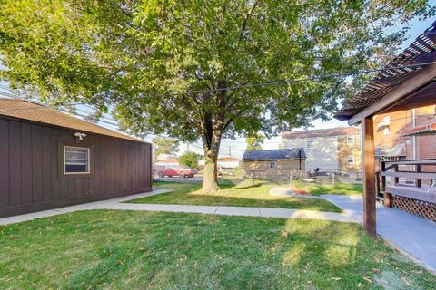 Tiny photo for 7805 W Farragut Avenue, Chicago, IL 60656 (MLS # 12487335)